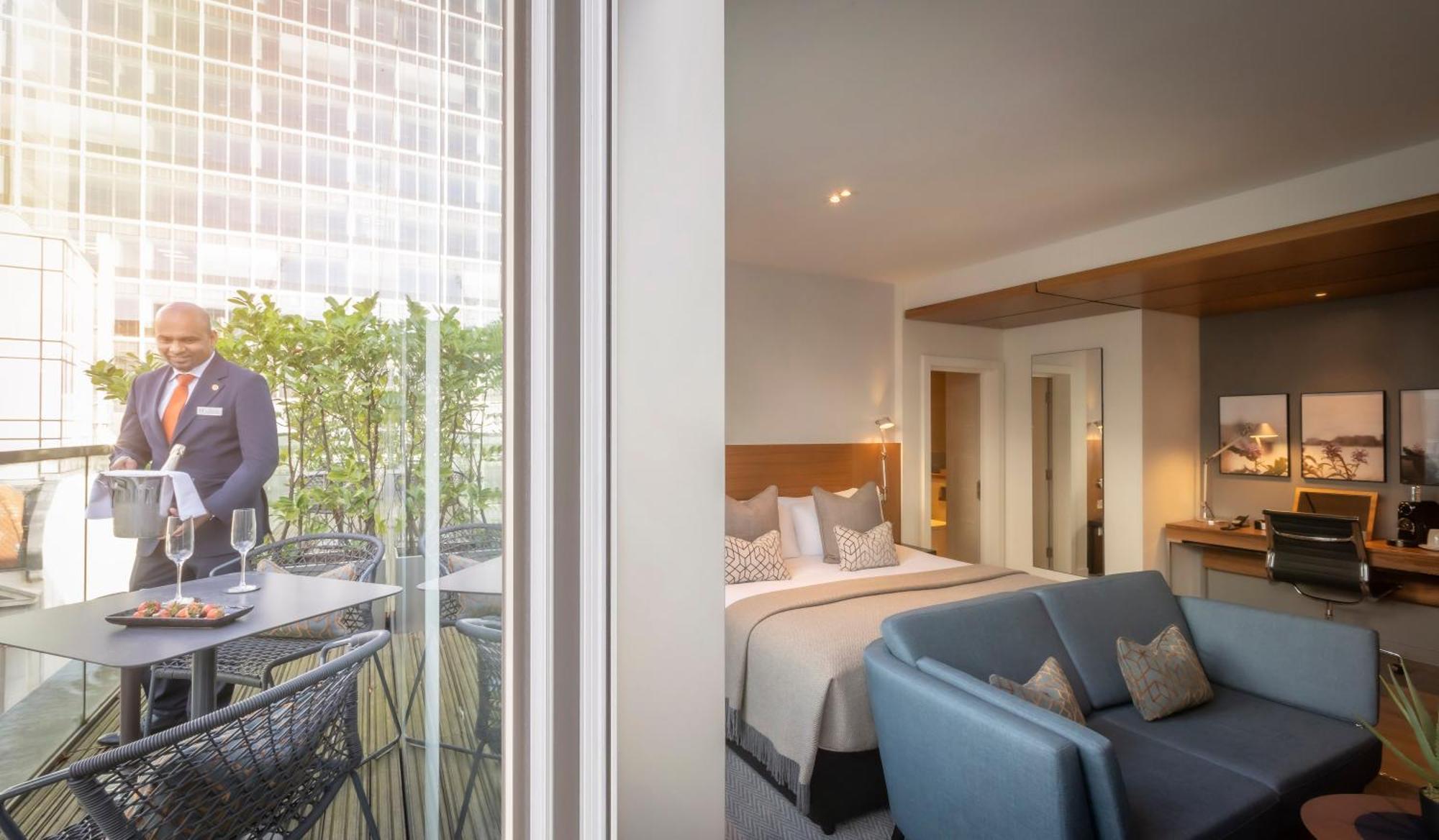 Clayton Hotel London Wall Exterior photo