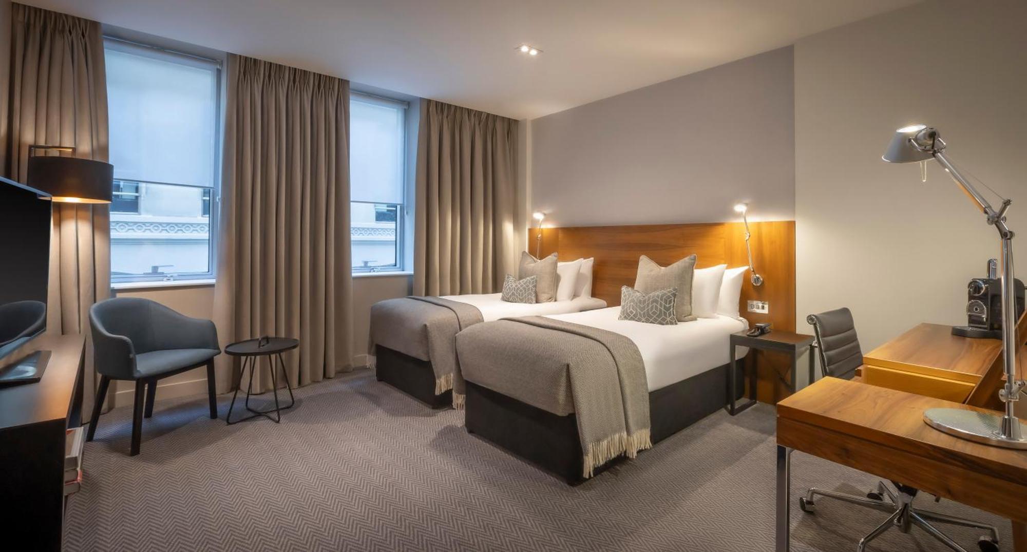Clayton Hotel London Wall Exterior photo